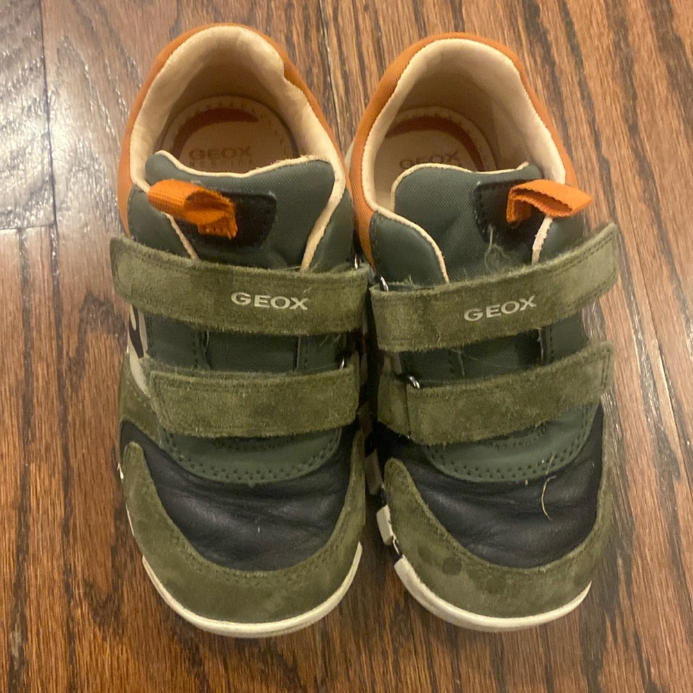 Geox boys toddler sneakers size 26 (9.5)